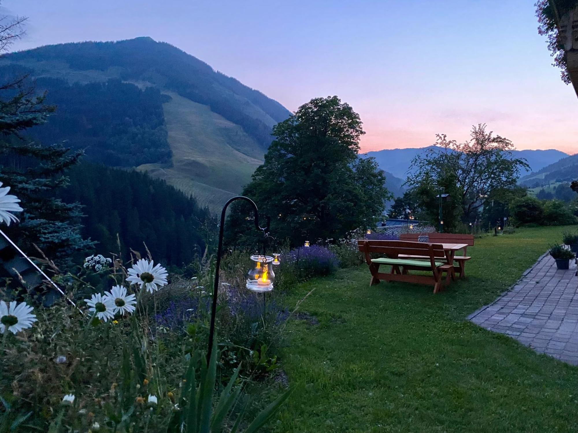 Alm Seasons Premium Chalet & Studios Saalbach-Hinterglemm Exteriör bild