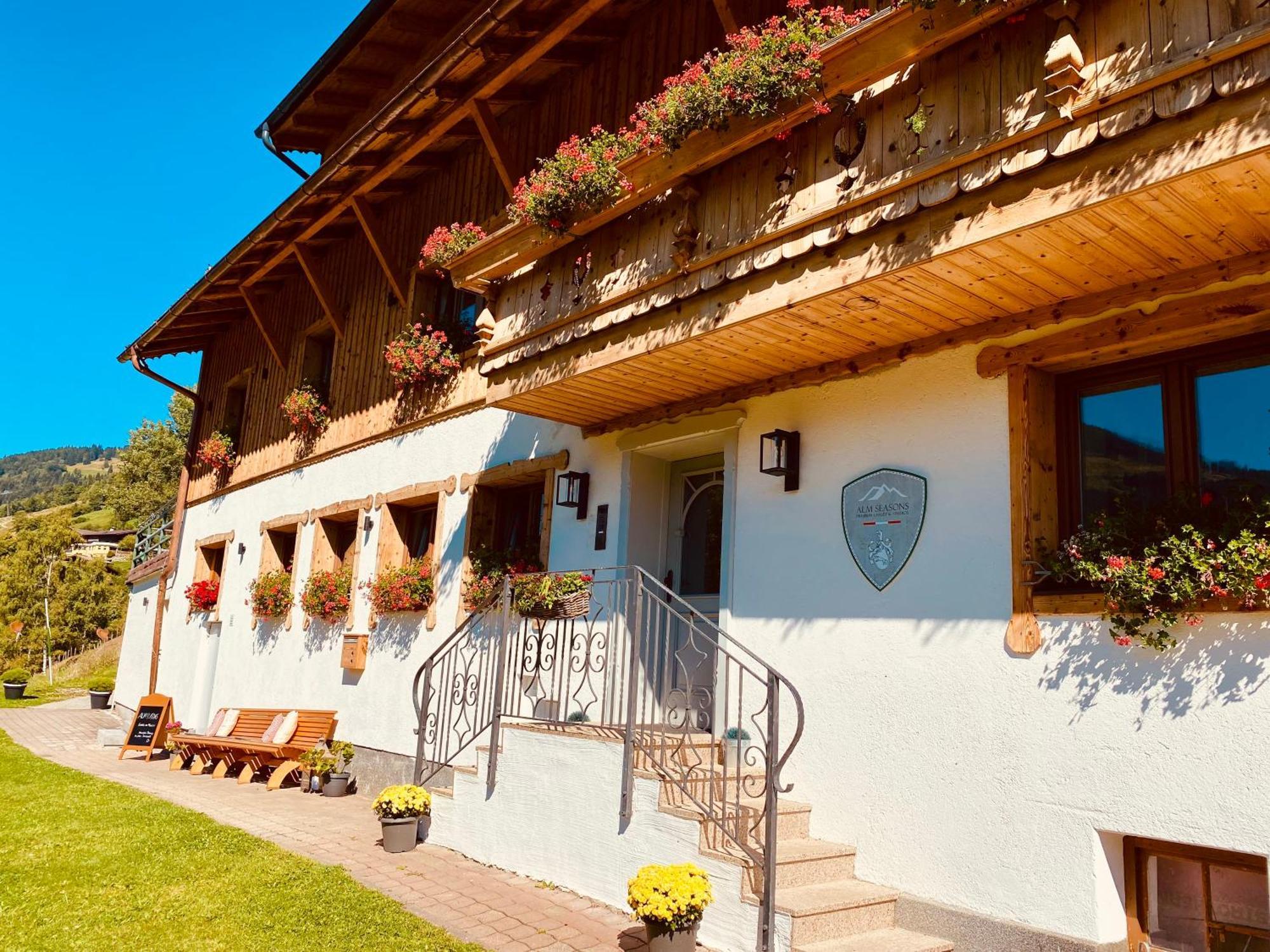 Alm Seasons Premium Chalet & Studios Saalbach-Hinterglemm Exteriör bild